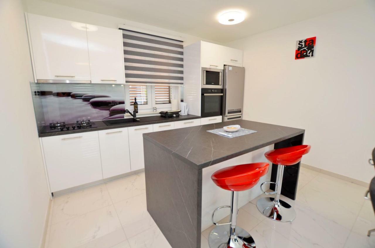 Apartments Golden Hour Jurdani المظهر الخارجي الصورة